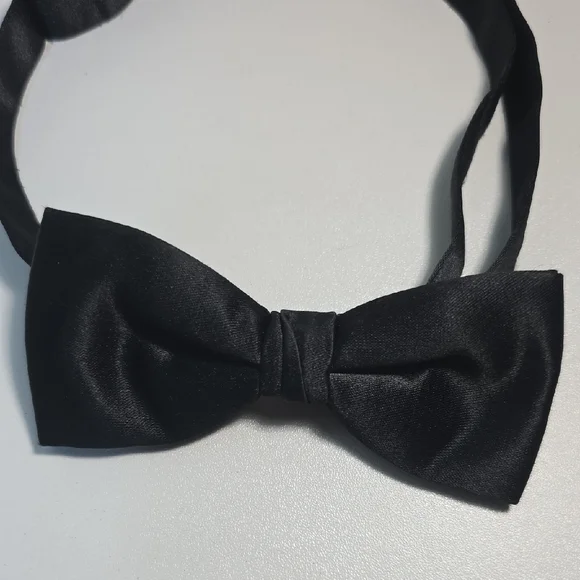 Classic Black Bow Tie - Picture 2 of 4